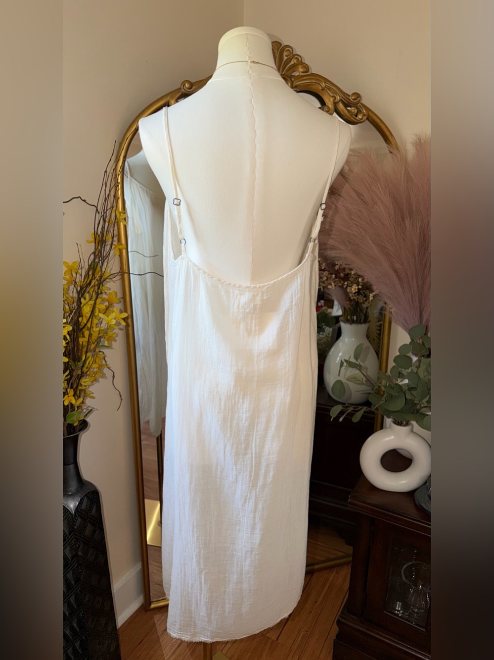 KIRSTY HUME gauzy Women's Ivory Slip Dress - Lightweight V-Neck NWOT - Picture 3 of 7
